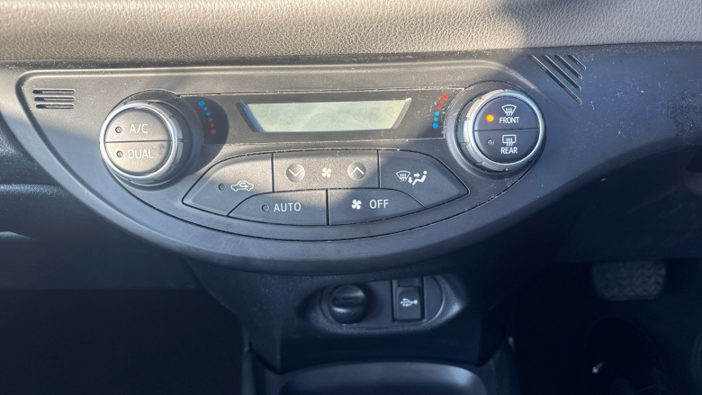 Toyota Yaris 1.5 Hybrid Icon 5dr CVT Hybrid Hatchback